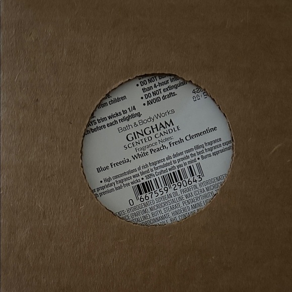 Bath & Body Works Gingham Candle - Blue and White - Picture 2 of 4